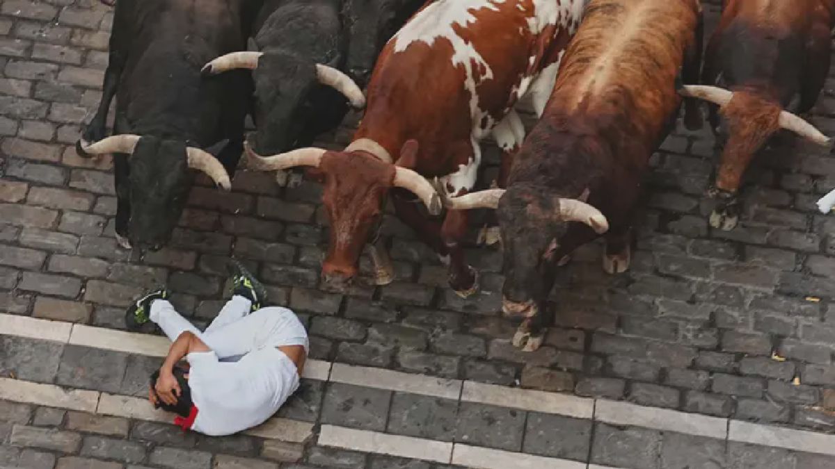 Peserta Terjatuh di San Fermin, Instruktur Penerbangan Tewas di Argentina