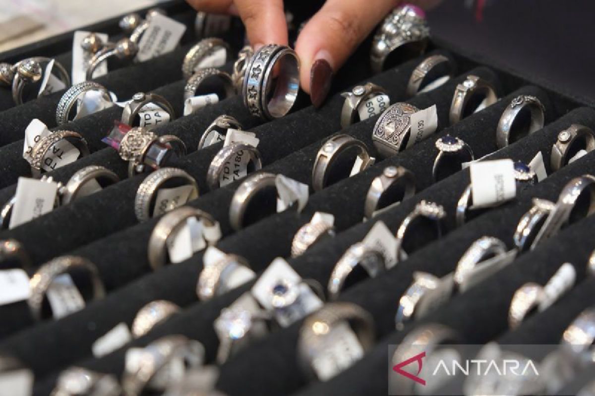 JAKARTA — Investasi Perak Kini Jadi Magnet Baru Bagi Pemula