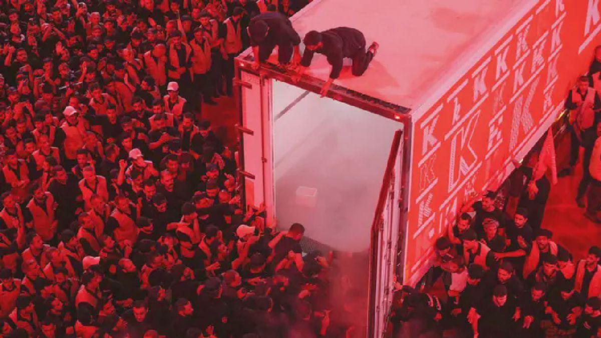 Jutaan Pelayat Padati Karbala Antar Mendiang Ali Khamenei