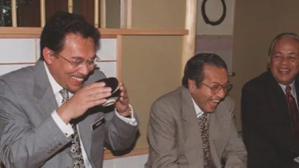 Anwar Ibrahim Ucapkan Selamat Ulang Tahun ke-101 Mahathir Mohamad