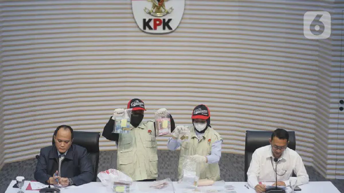 KPK Sita Uang Ratusan Juta dan Emas 850 Gram dari OTT Bupati