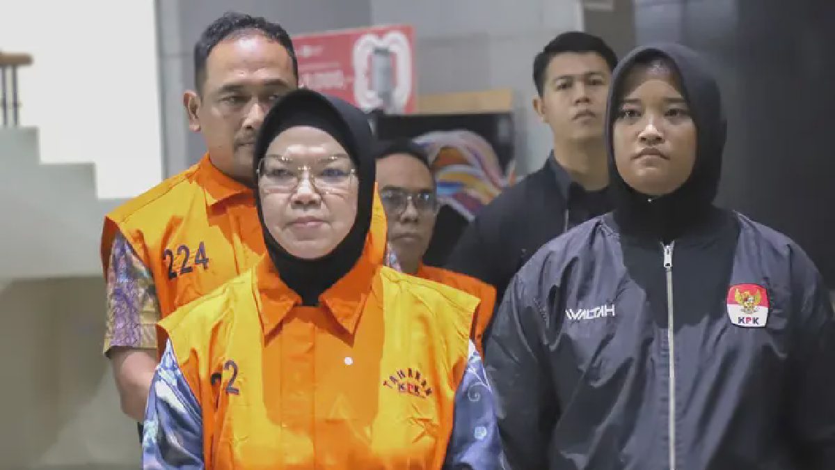 KPK Tahan Bupati Sukoharjo Etik Suryani Usai OTT