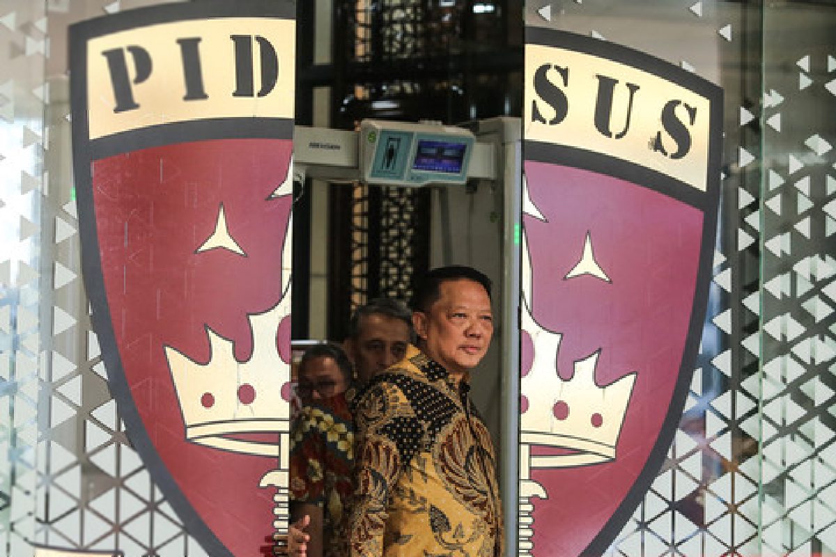 Mantan Jampidsus Febrie dan Don Ritto Dicegah ke Luar Negeri