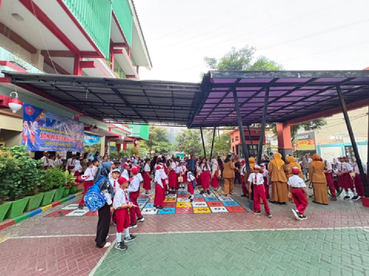 Hari Pertama MPLS SDN Warakas 01: Orang Tua Ambil Cuti dan Siapkan