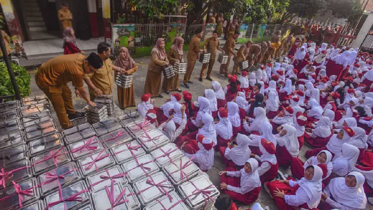 Program Makan Bergizi Gratis Kembali Dinikmati Pelajar di Depok