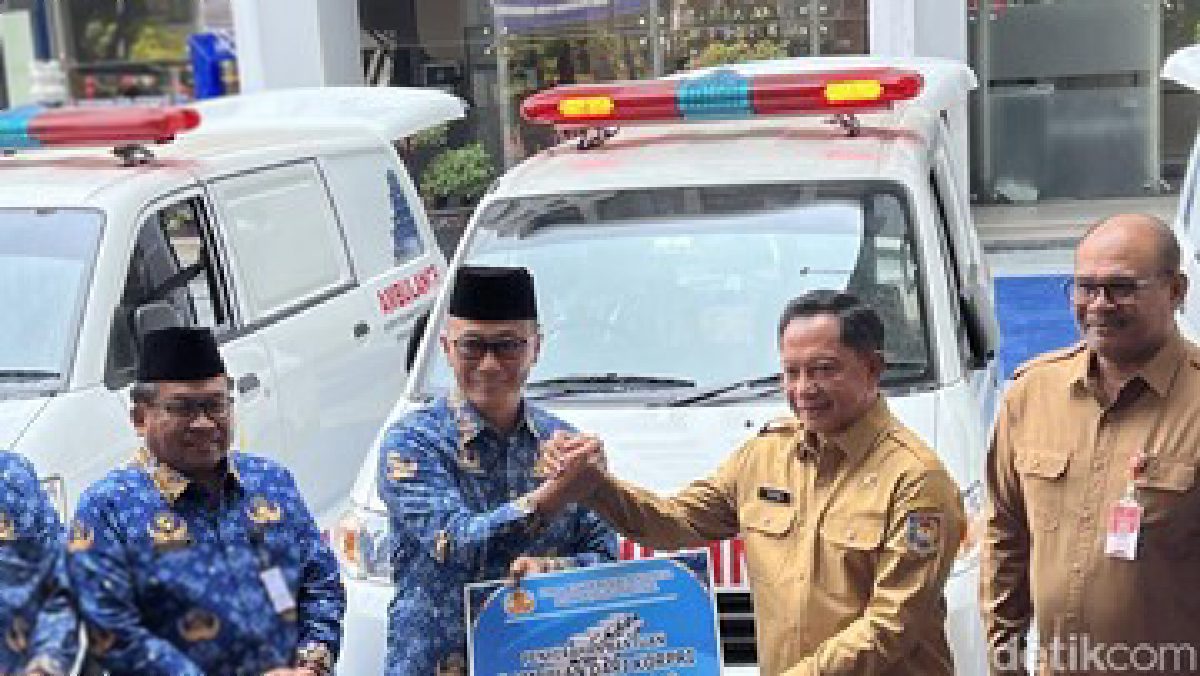 Korpri Hibahkan Lima Ambulans untuk Daerah Bencana di Sumatra