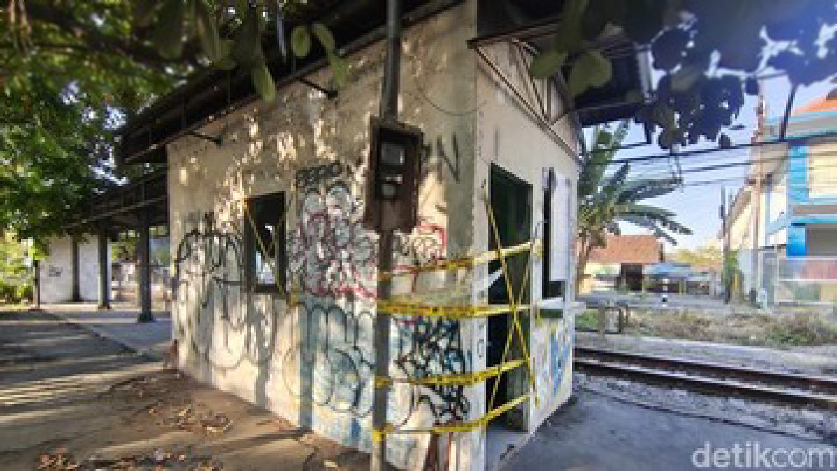 Halte Terbengkalai Sidoarjo Disegel Usai Diduga Lokasi Asusila Sesama Jenis