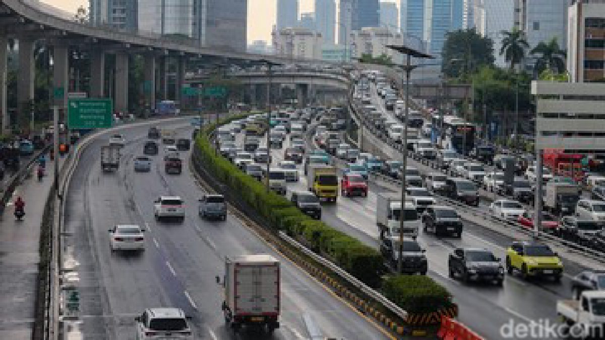 Lalu Lintas Tol Arah Jakarta Tersendat pada Awal Masuk Sekolah