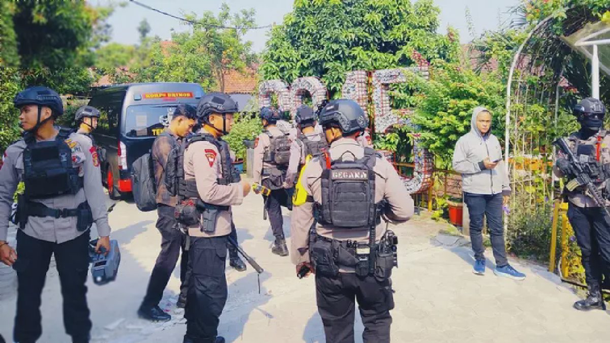 Polisi Sisir SDN Srengseng Sawah 15 usai Diteror Ancaman Bom