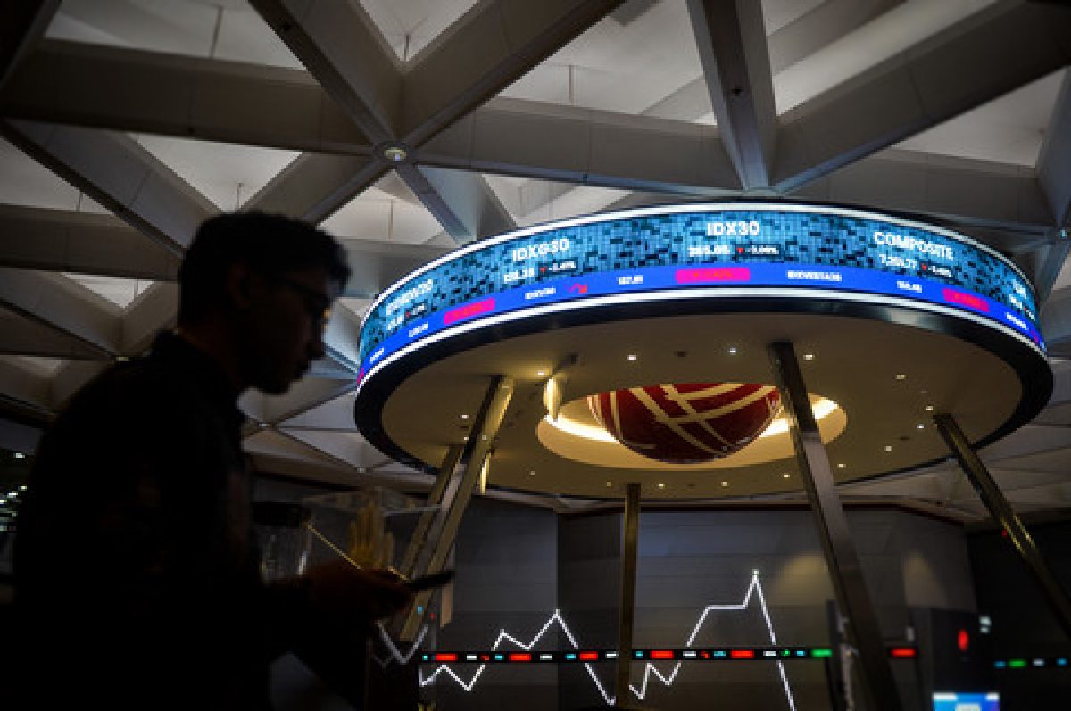 IHSG Ditutup Melesat 1,92%, Rupiah Terdepresiasi ke Rp 18.109