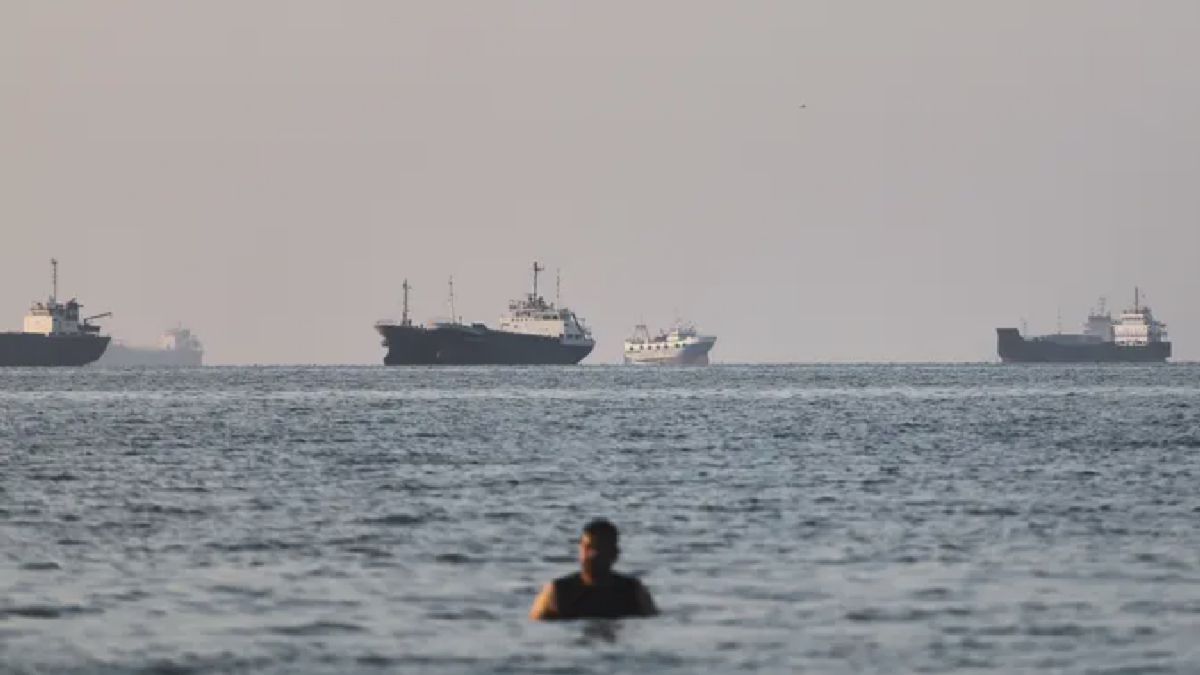 Sosok di Perairan Dangkal Selat Hormuz Cerminkan Tekanan Perdagangan Global