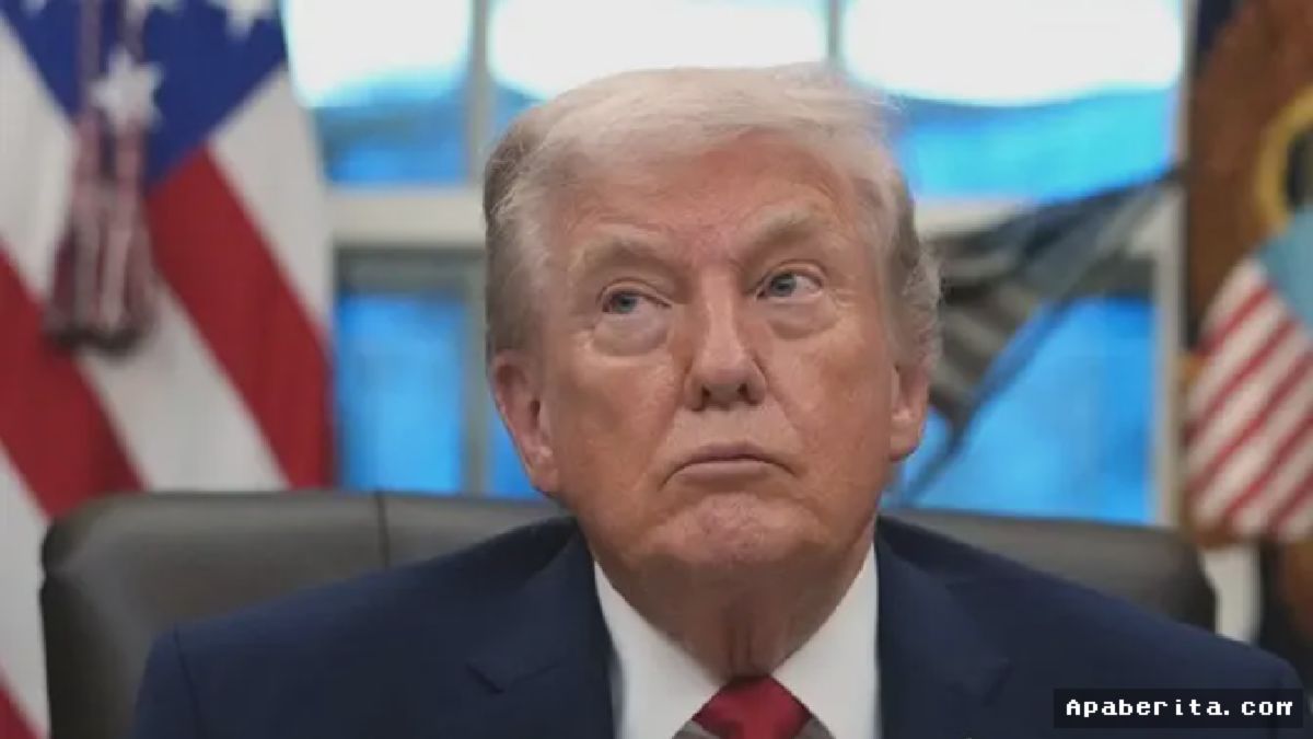 Trump Tampak di Ruang Oval dalam Foto Resmi Gedung Putih