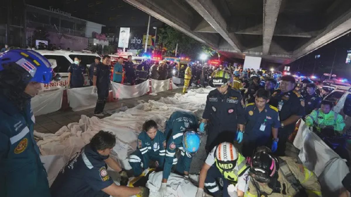 Kebakaran Bar di Bangkok Tewaskan 20 Orang, Jenazah Berjajar